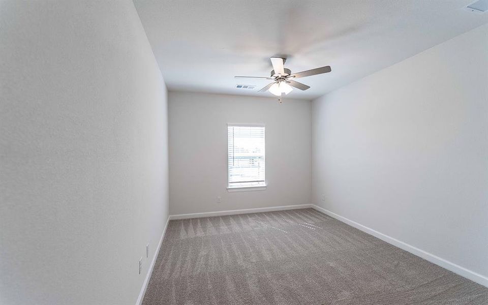 Spacious, unfurnished interior of a new home in Heath Golf & Yacht Club, Heath (Image 22).