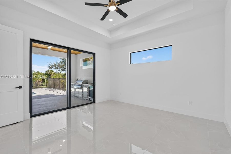 Spacious, unfurnished interior of a new home in , Cape Coral (Image 23).