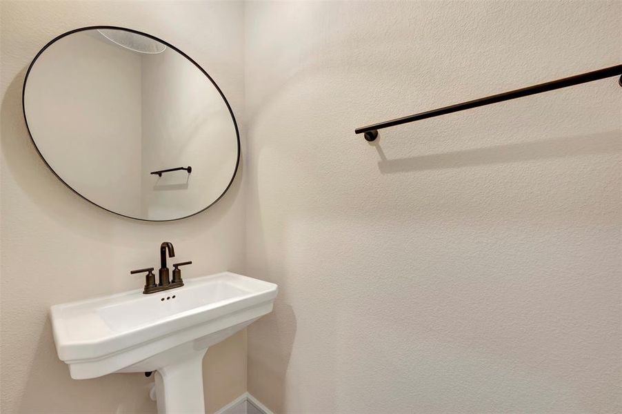 Close-up of interior finishes inside a home in Elevon, Lavon (Image 16).