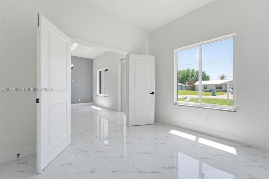 Spacious, unfurnished interior of a new home in , Port St. Lucie (Image 16).
