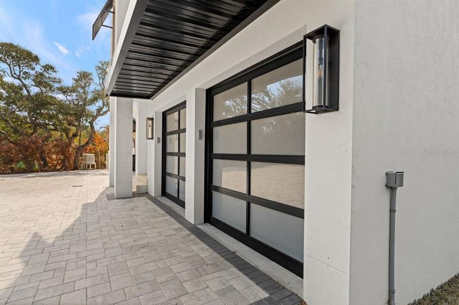 Exterior details and patio area of a home in , New Smyrna Beach (Image 4).