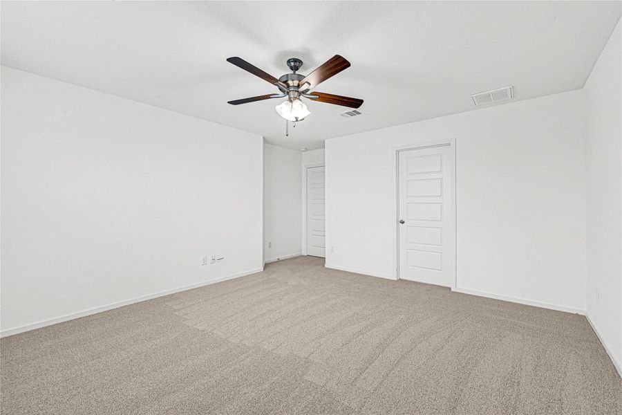 Spacious, unfurnished interior of a new home in Rollingbrook Estates, Baytown (Image 13). Spacious, unfurnished interior of a new home in Rollingbrook Estates, Baytown (Image 13).