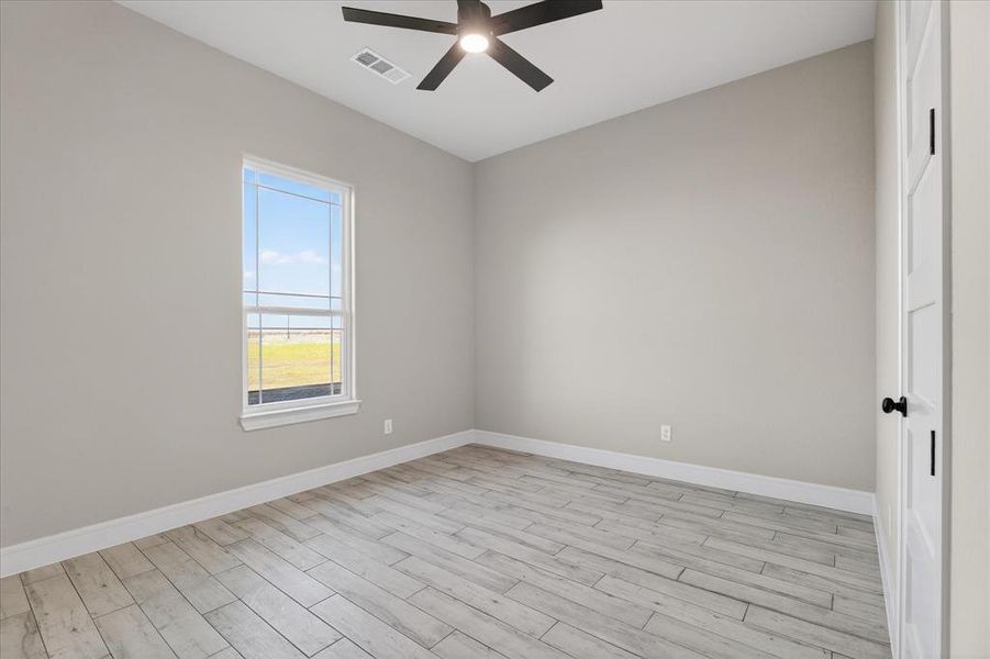 Spacious, unfurnished interior of a new home in , Celeste (Image 21).