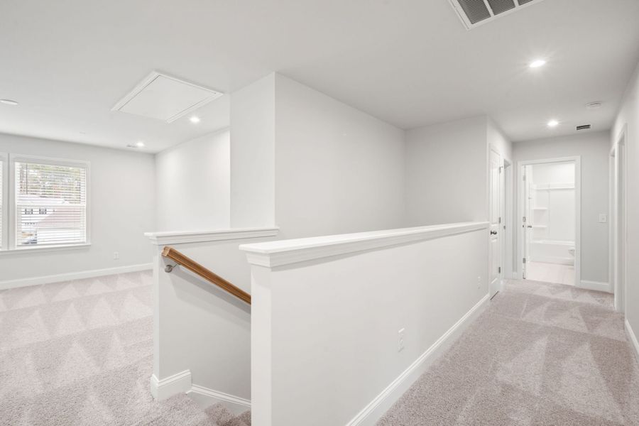 Spacious, unfurnished interior of a new home in Waterways, Richmond Hill (Image 16).