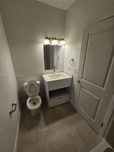 Furnished interior view inside a new home in , Orlando (Image 7).