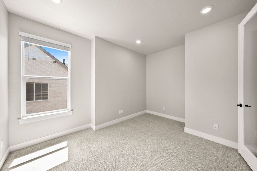 Spacious, unfurnished interior of a new home in Trumark Homes at Sterling Ranch, Littleton (Image 24).