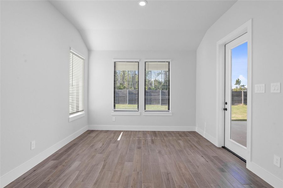 Spacious, unfurnished interior of a new home in ARTAVIA, Conroe (Image 23).