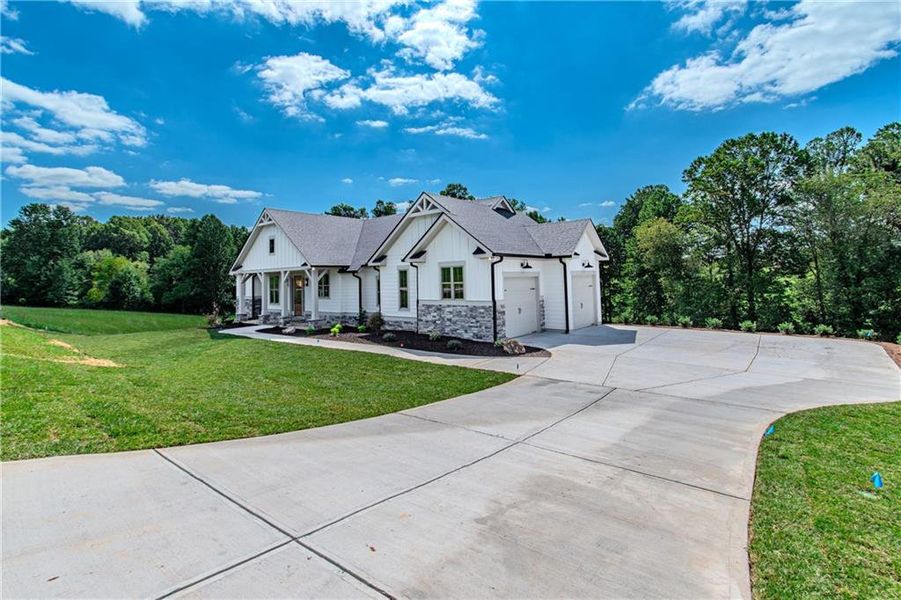 Front exterior of a new home in , Blairsville, GA, highlighting curb appeal (Image 29). Front exterior of a new home in , Blairsville, GA, highlighting curb appeal (Image 29).