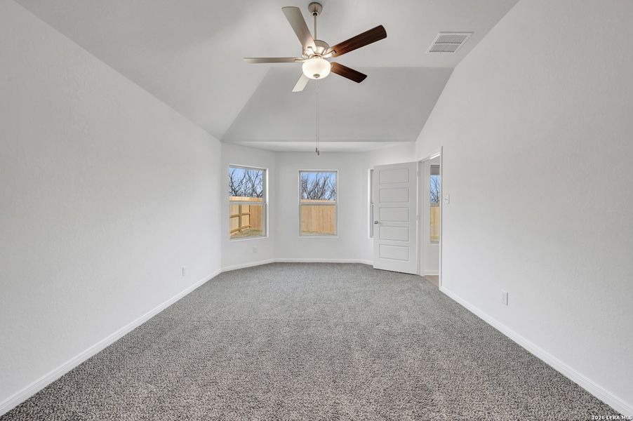 Spacious, unfurnished interior of a new home in Greenspoint Heights, Seguin (Image 36).