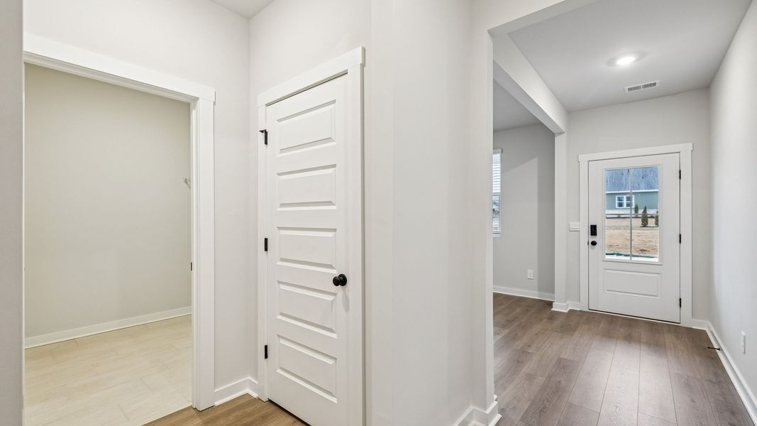 Spacious, unfurnished interior of a new home in Harvest Point, Spring Hill (Image 30).