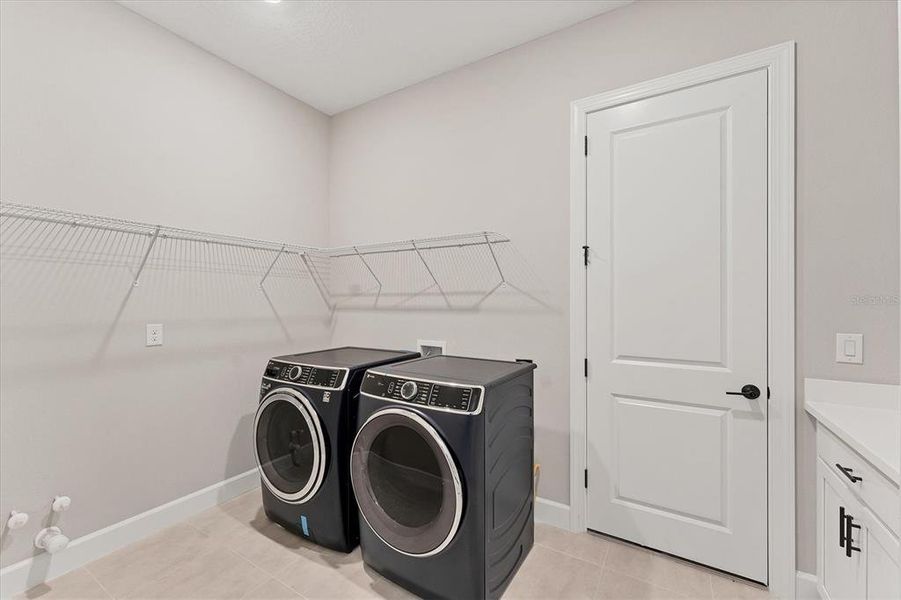 Furnished interior view inside a new home in , Bradenton (Image 29).
