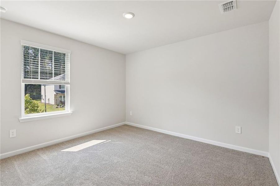 Spacious, unfurnished interior of a new home in The Oaks at Dawson, Dawsonville (Image 36).