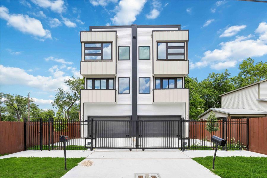 Front exterior of a new home in , Houston, TX, highlighting curb appeal (Image 25). Front exterior of a new home in , Houston, TX, highlighting curb appeal (Image 25).