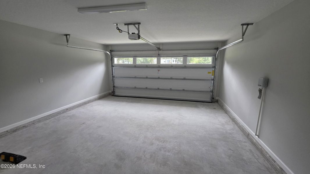 Spacious, unfurnished interior of a new home in , Jacksonville (Image 15).