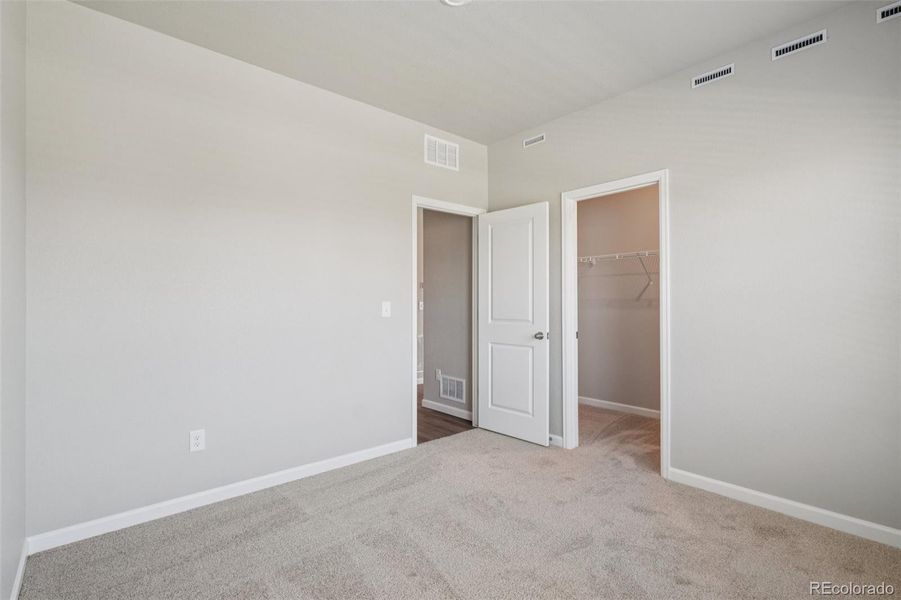 Spacious, unfurnished interior of a new home in Wolf Creek Run, Strasburg (Image 26).