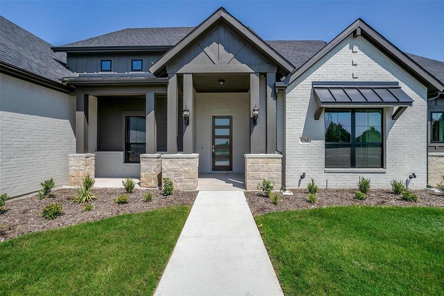 View of front of home featuring a front yard