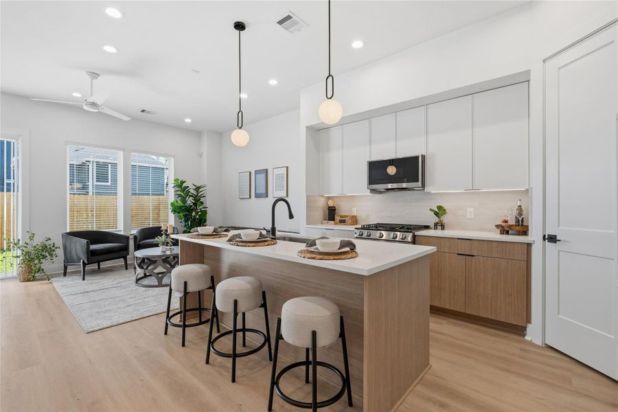 Open-concept living space with 10’ ceilings, defined seating area, and easy flow into the kitchen and dining.