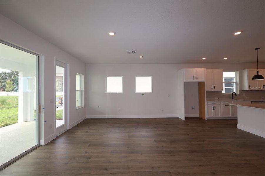 Spacious, unfurnished interior of a new home in The Peninsula at Rhodine Lake, Riverview (Image 19). Spacious, unfurnished interior of a new home in The Peninsula at Rhodine Lake, Riverview (Image 19).