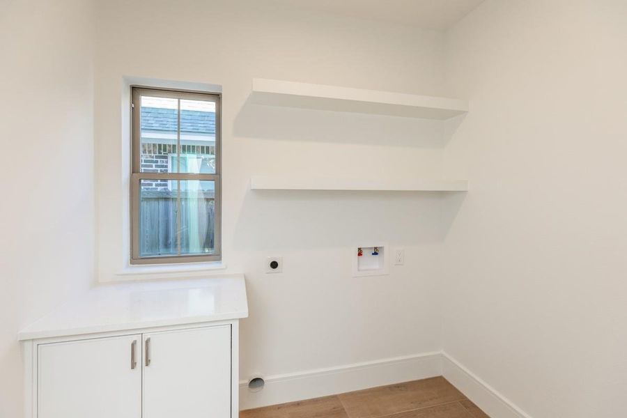 Spacious, unfurnished interior of a new home in , Beaumont (Image 31).