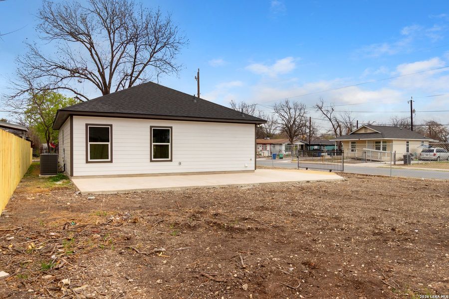 Exterior details and patio area of a home in , San Antonio (Image 14).