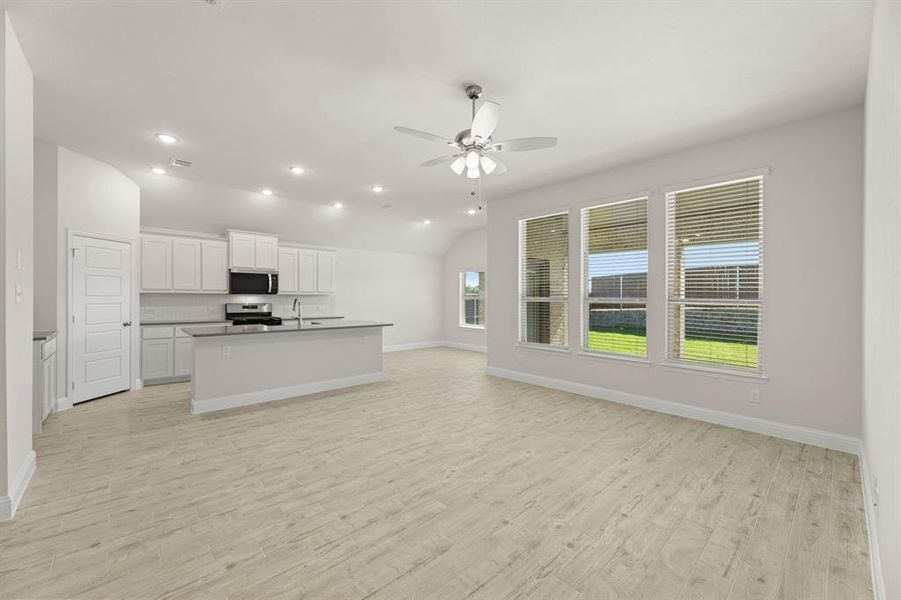 16. 108 Meadow - Family (2) 16. 108 Meadow - Family (2)