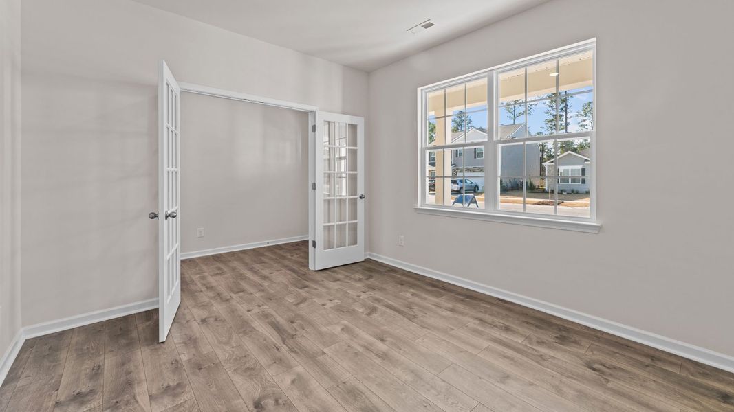 Spacious, unfurnished interior of a new home in East Ridge, Ayden (Image 10).