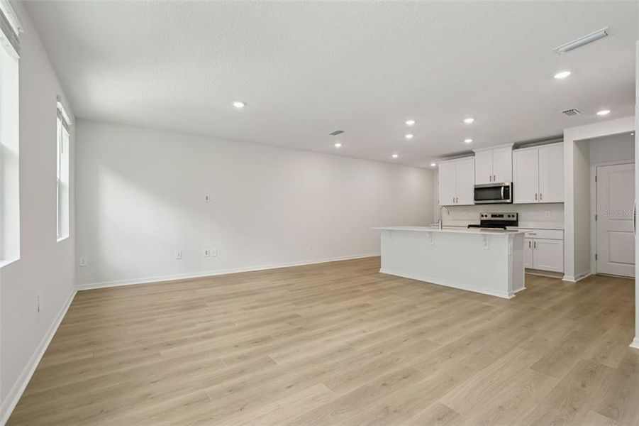 Spacious, unfurnished interior of a new home in Bradford Park, Ormond Beach (Image 27).