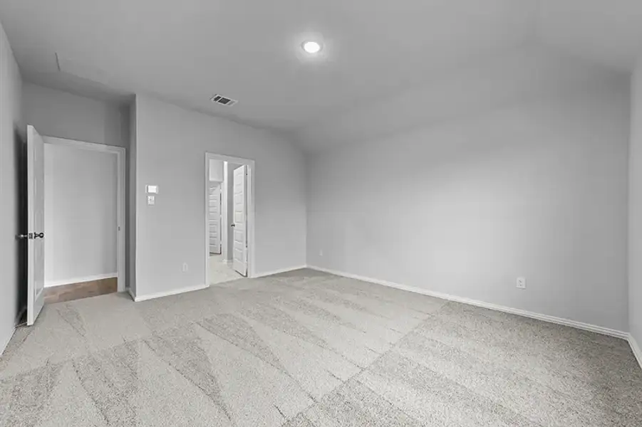 Spacious, unfurnished interior of a new home in Rolling Ridge, Van Alstyne (Image 23).