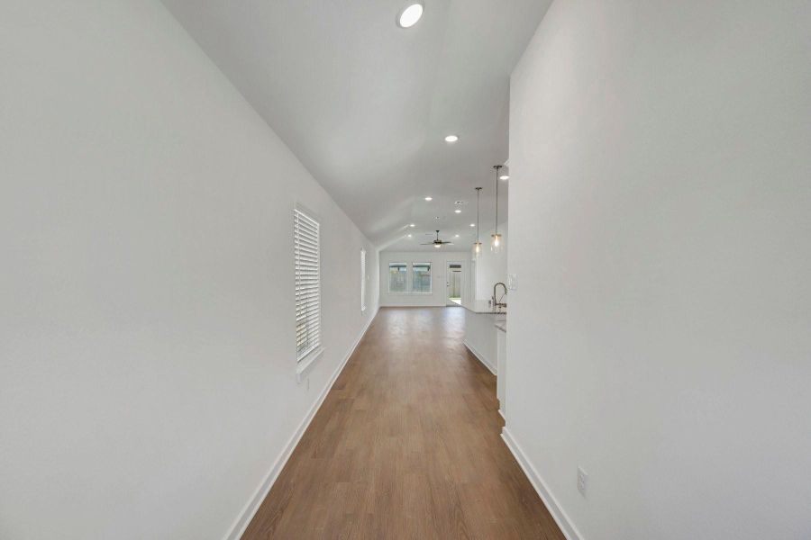 Spacious, unfurnished interior of a new home in Summerview, Fulshear (Image 24).
