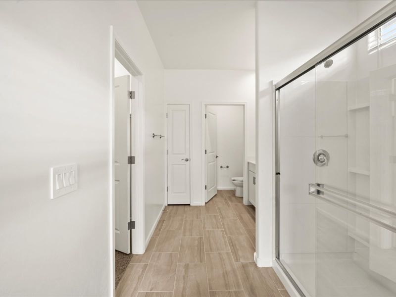 Spacious, unfurnished interior of a new home in Hanson Ridge, Vail (Image 12).