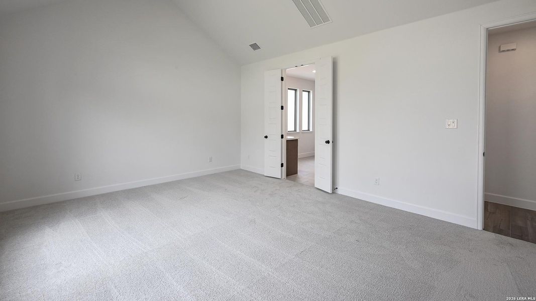 Spacious, unfurnished interior of a new home in Johnson Ranch, Bulverde (Image 24).