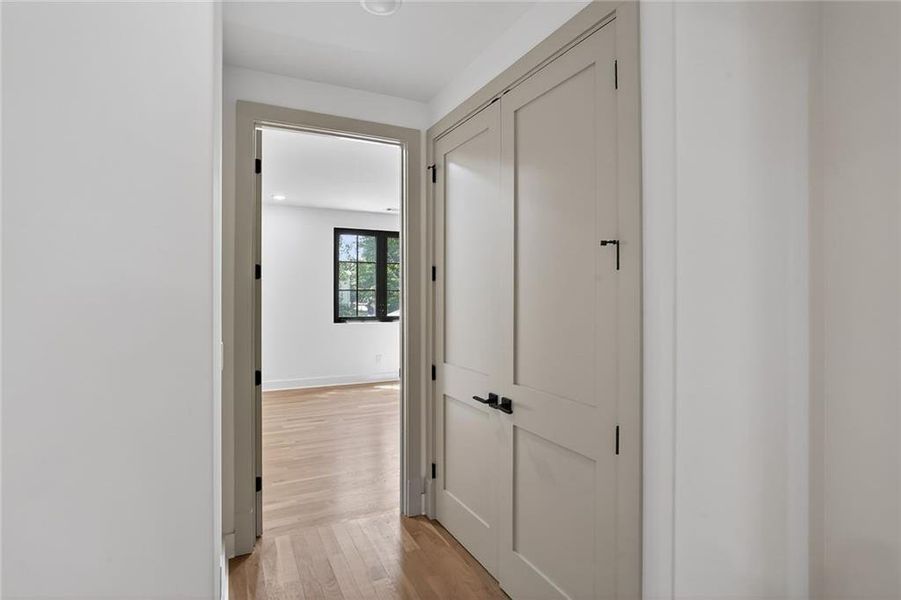 Spacious, unfurnished interior of a new home in , Roswell (Image 22).