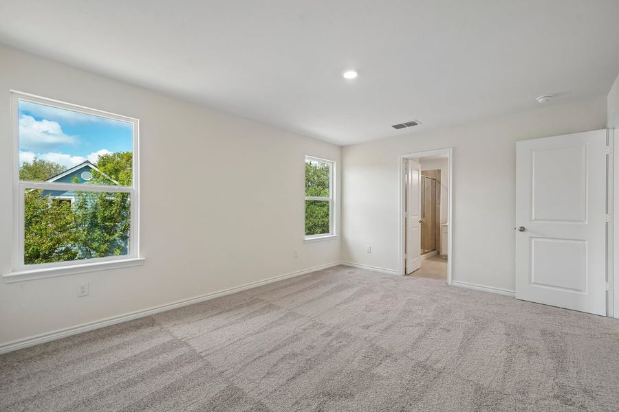 Spacious, unfurnished interior of a new home in Nagel Crossing, San Antonio (Image 20).