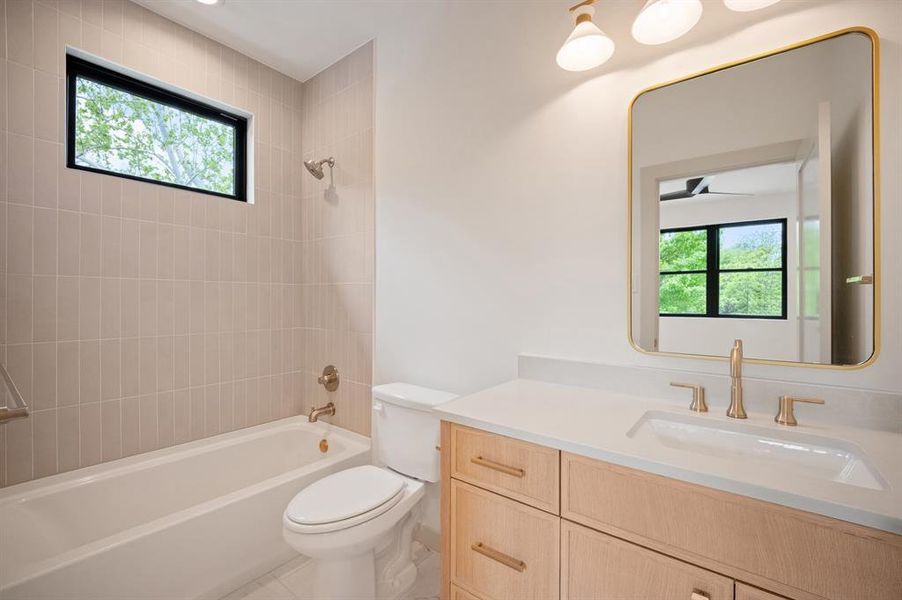 Furnished interior view inside a new home in , Dallas (Image 34).
