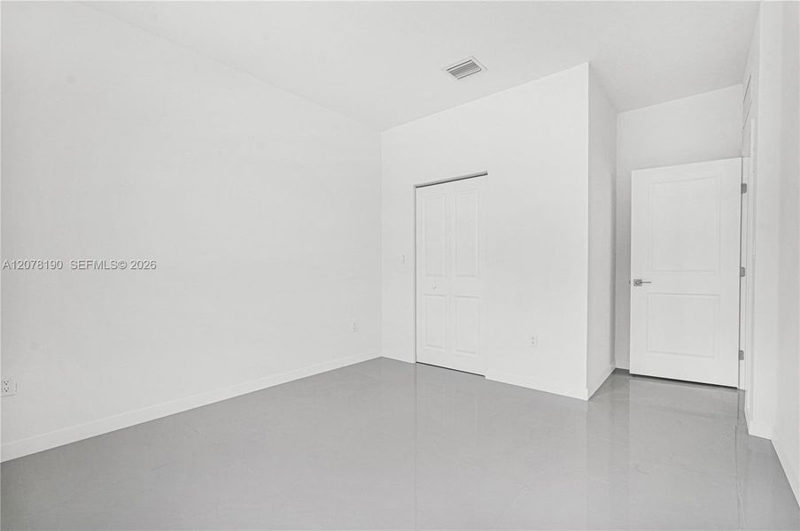 Spacious, unfurnished interior of a new home in , Miami (Image 98).