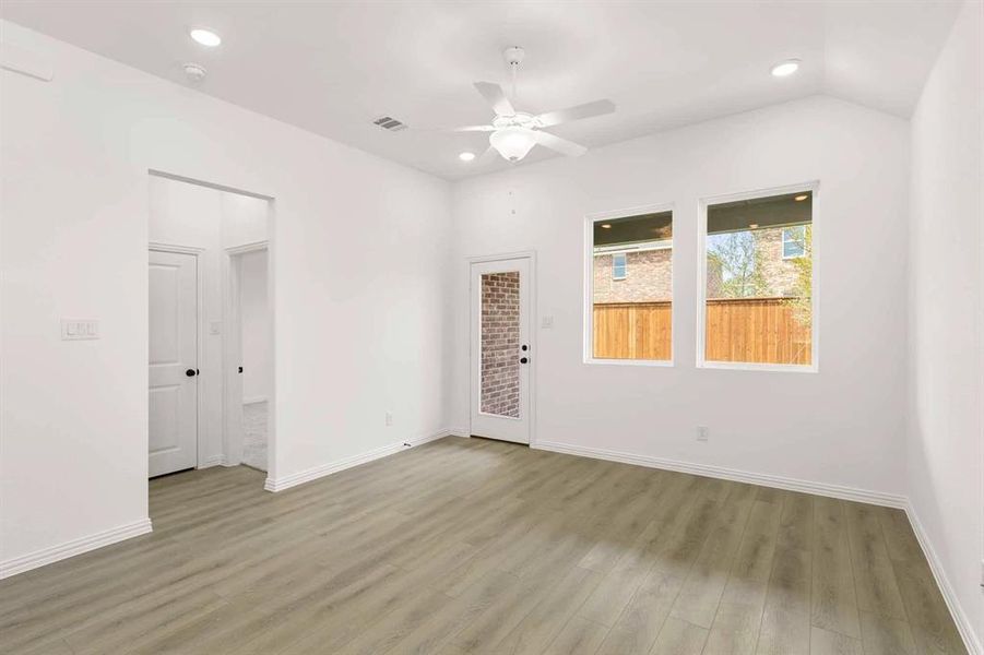Spacious, unfurnished interior of a new home in Creekview Fossil Ridge, Pilot Point (Image 14). Spacious, unfurnished interior of a new home in Creekview Fossil Ridge, Pilot Point (Image 14).