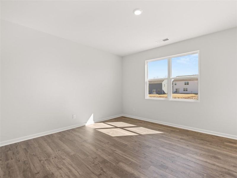 Spacious, unfurnished interior of a new home in Oaks at Cedar Grove, Fairburn (Image 23).