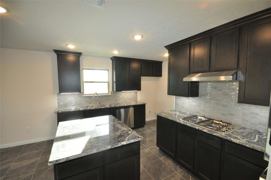 Furnished interior view inside a new home in Pedregal, League City (Image 8).