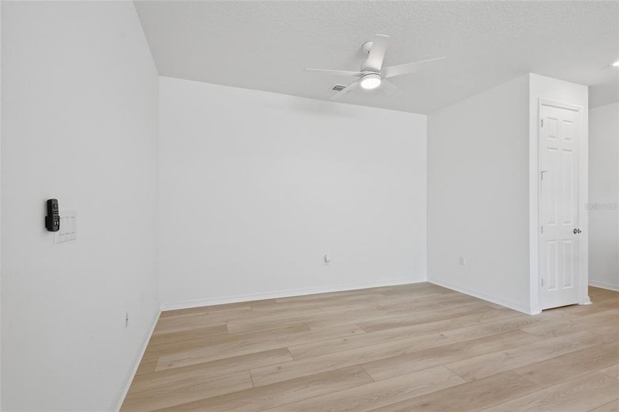 Spacious, unfurnished interior of a new home in Heron Bay, Palmetto (Image 17). Spacious, unfurnished interior of a new home in Heron Bay, Palmetto (Image 17).