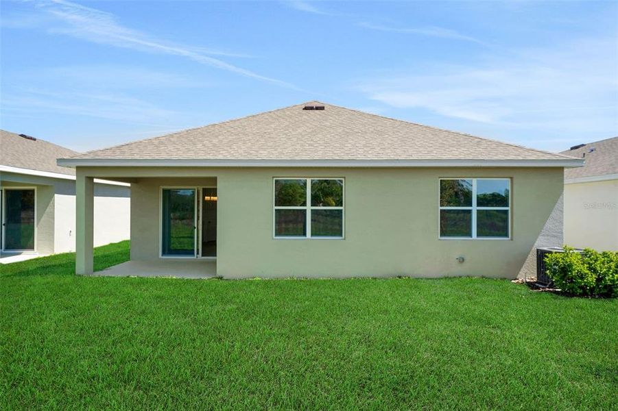 Exterior details and patio area of a home in Willowbrook North, Winter Haven (Image 3).