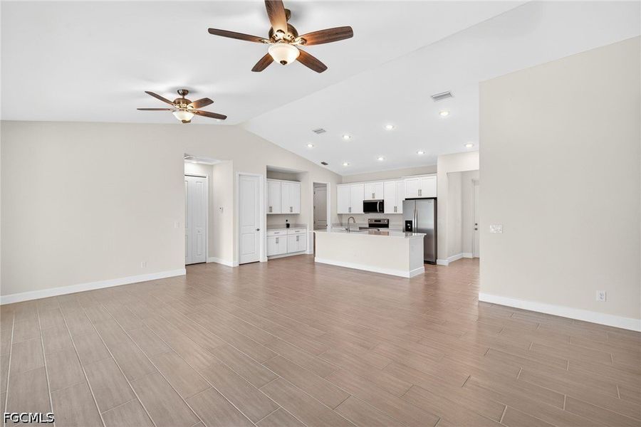 Spacious, unfurnished interior of a new home in Cape Coral, Cape Coral (Image 35).