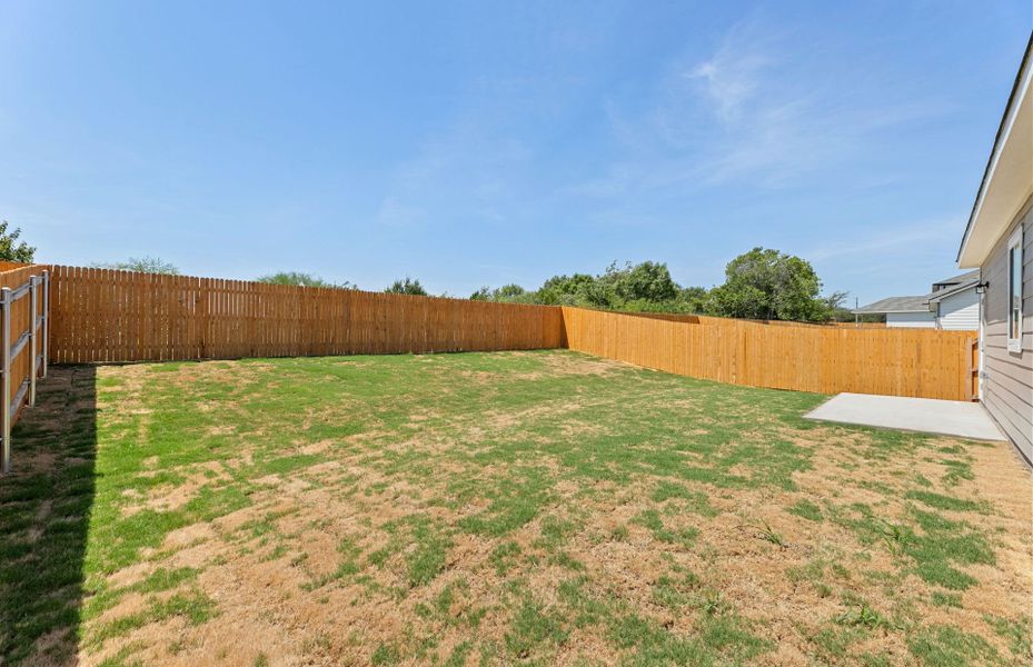 Exterior details and patio area of a home in Skyview, Belton (Image 24).