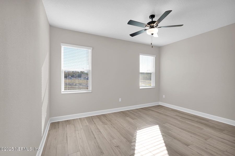 Spacious, unfurnished interior of a new home in Jennings Farm, Middleburg (Image 8).