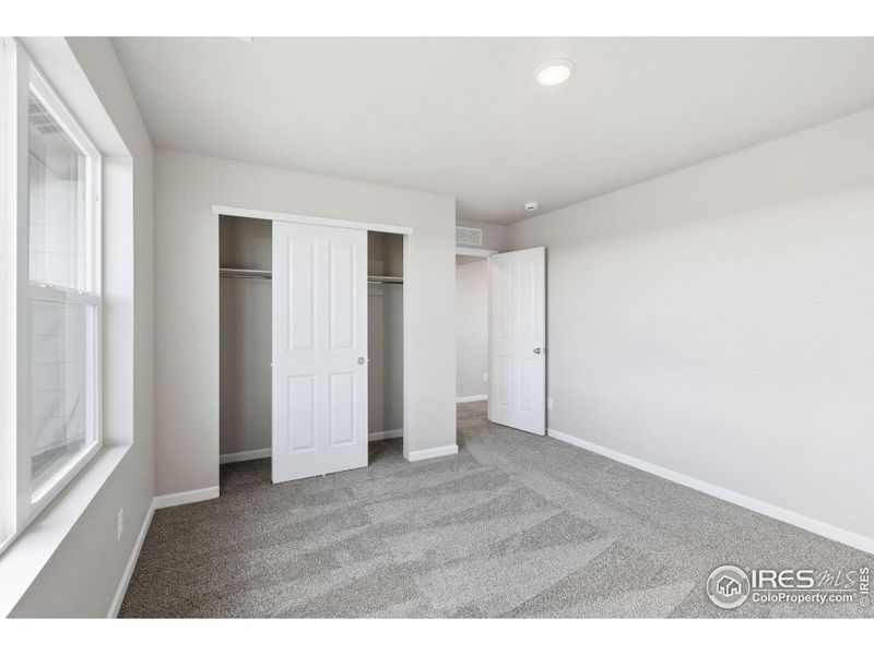 Spacious, unfurnished interior of a new home in Cordovan, Longmont (Image 27).