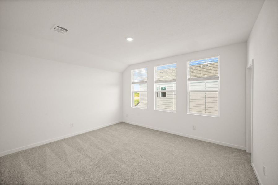 Spacious, unfurnished interior of a new home in Piccolina, Houston (Image 14).