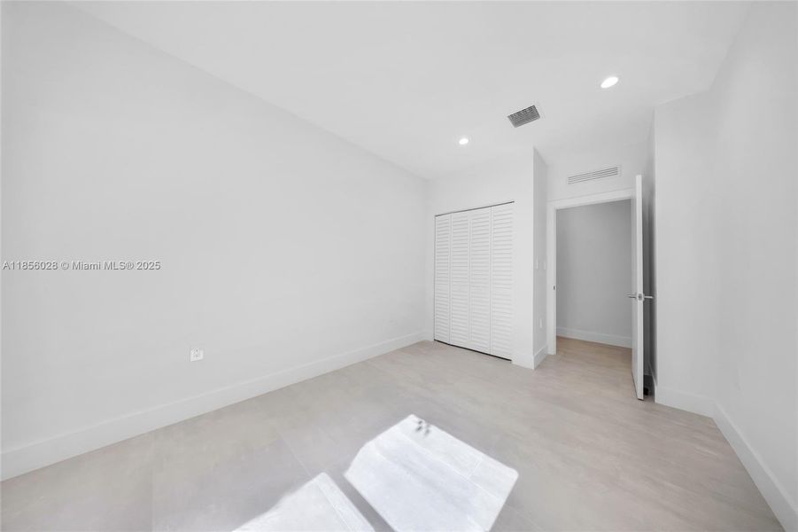Spacious, unfurnished interior of a new home in , Miami (Image 17).
