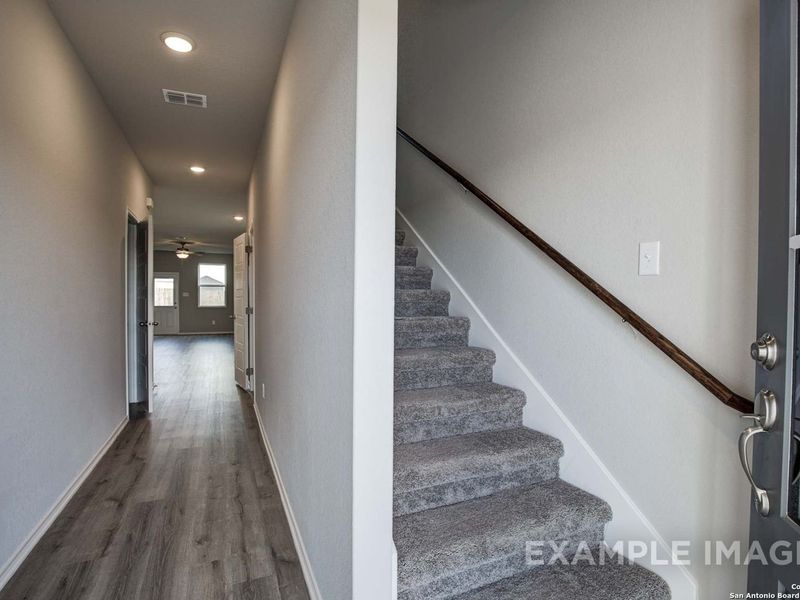 Spacious, unfurnished interior of a new home in Agave, San Antonio (Image 19).