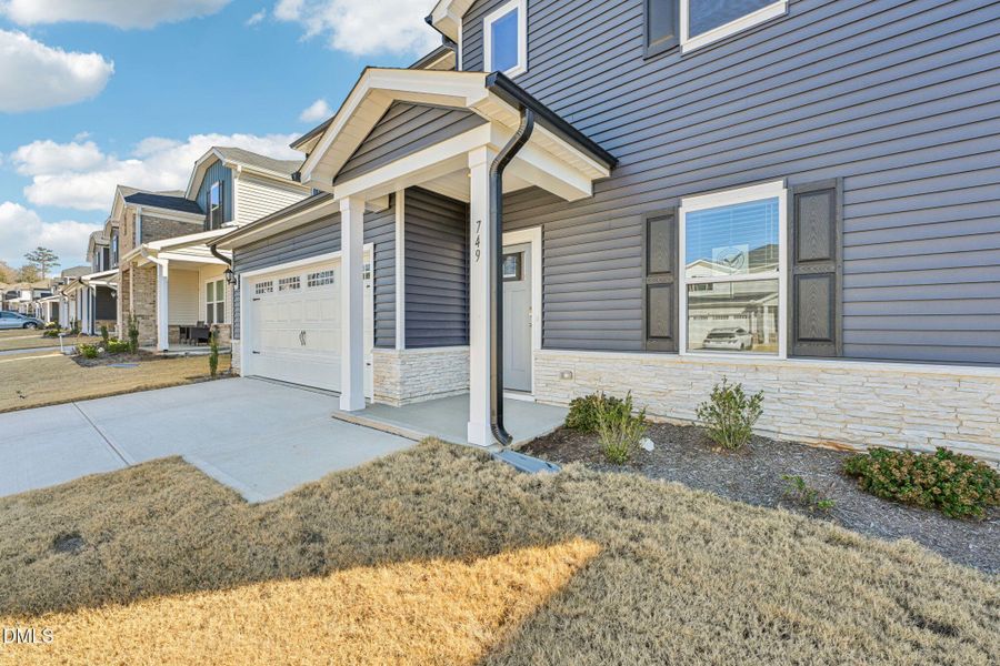 4-web-or-mls-Raleigh - Oak Manor - 749 D