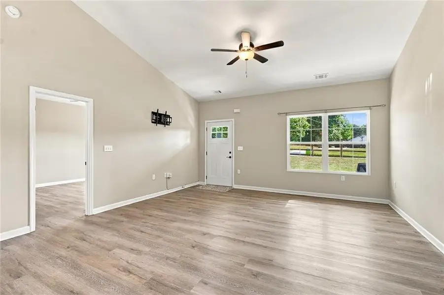 Spacious, unfurnished interior of a new home in , Temple (Image 21).