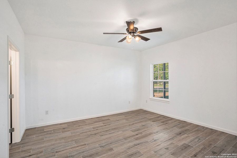 Spacious, unfurnished interior of a new home in , Seguin (Image 16).